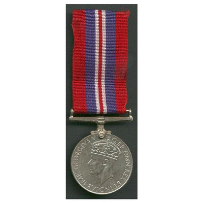 BRITISH AND CANADIAN WWII WAR MEDAL - Commonwealth War Medal King George VI 1939 - 1945