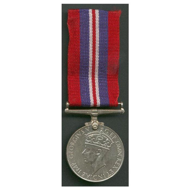 BRITISH AND CANADIAN WWII WAR MEDAL - Commonwealth War Medal King George VI 1939 - 1945