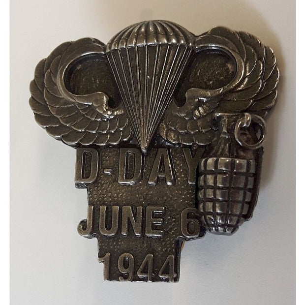 WW2 AMERICAN PARATROOPER D-DAY 1944 COMMEMORATIVE BADGE