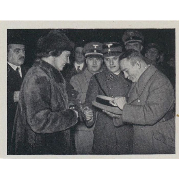 GAULEITER BÜRCKEL SAMMELT ZUM TAG DER NATIONALEN SOLIDARITÄT IN WEIN - CIGARETTE CARDS
