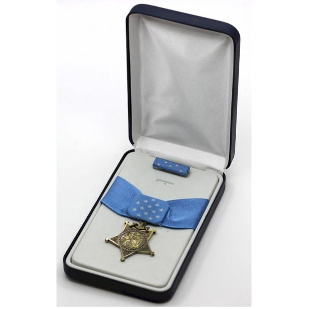 AMERICAN MEDAL OF HONOR WWII - NAVY Can not ship to U.S.