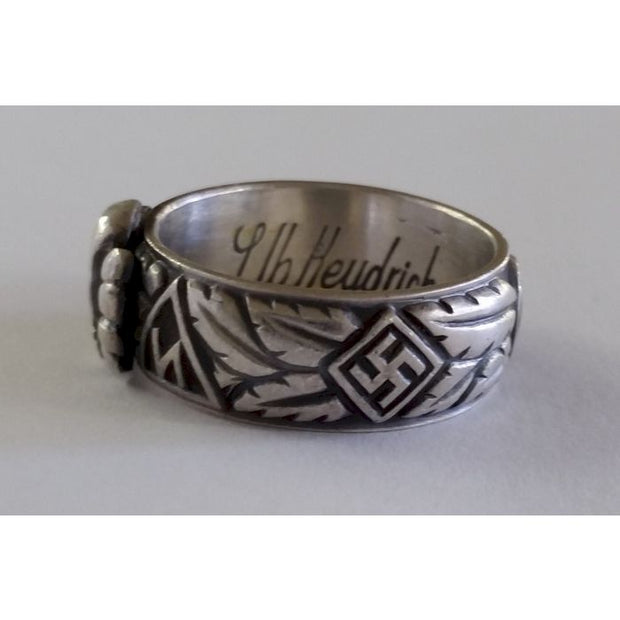 SS TOTENKOPF S.Lb. SCHULKE 20.4.38 H. HIMMLER HONOR RING LRG HEAD