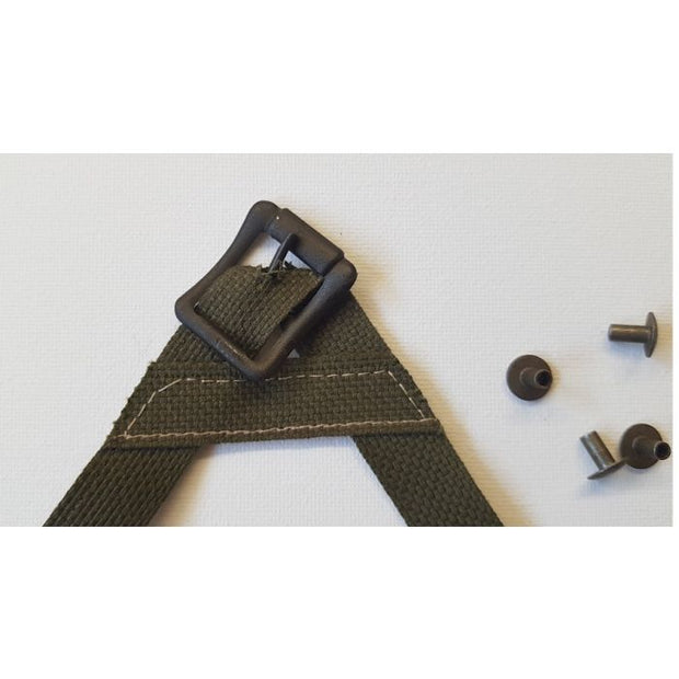 AMERICAN "A" YOKE CHIN STRAP PARA "A" - GREEN w/blackened buckles