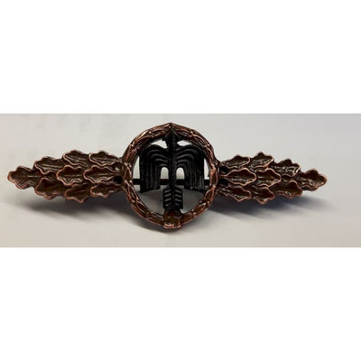 GERMAN SHORT RANGE NIGHT FIGHTER CLASP IN BRONZE ( ARROW POINTING UPWARD )