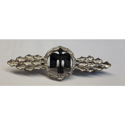 GERMAN SHORT RANGE NIGHT FIGHTER CLASP IN SILVER ( ARROW POINTING UPWARD )