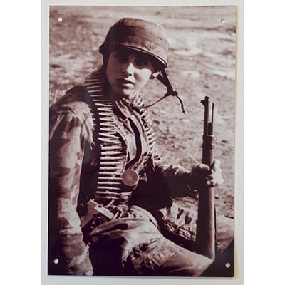 GERMAN FALLSCHIMJAGER SOLDIER WITH K98 RIFFLE METAL SIGN