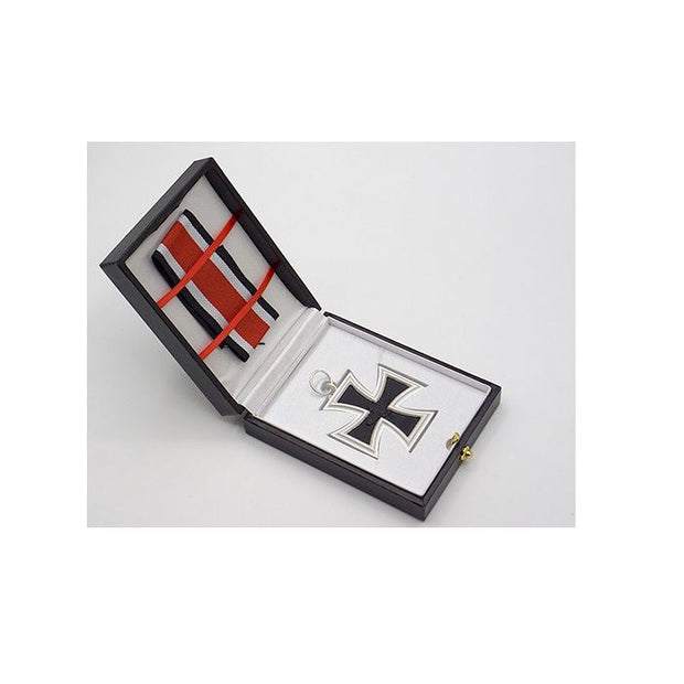 GERMAN IRON CROSS 2ND CLASS PRESENTATION CASE