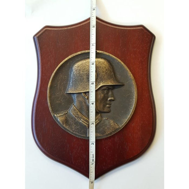 GERMAN WW2 WEHRMACHT SOLDIER WOOD WALL SHIELD / PLAQUE