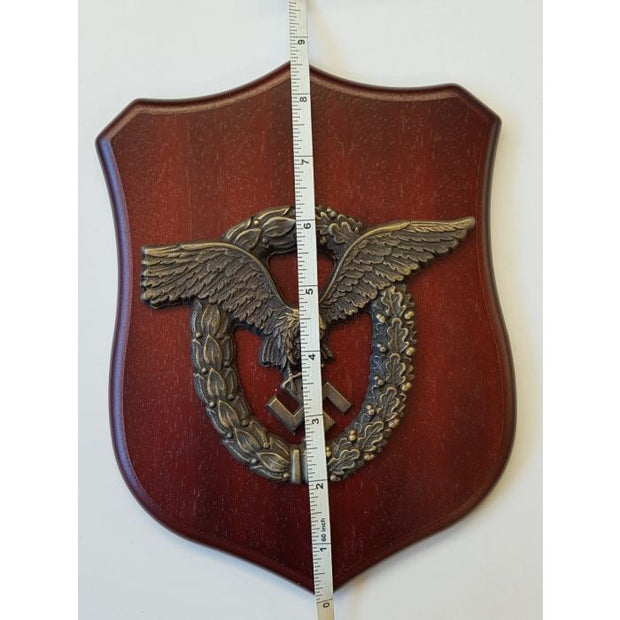 LUFTWAFFE WREATH AND EAGLE HOLDING SWASTICA WOOD WALL SHIELD / PLAQUE