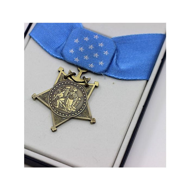 AMERICAN MEDAL OF HONOR WWII - NAVY Can not ship to U.S.