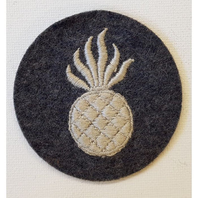 GERMAN LUFTWAFFE AERIAL ARMORER LIGHT BOMBS PERSONNEL TRADE PATCH