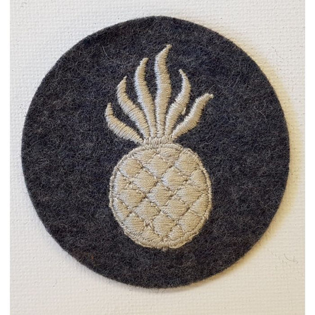 GERMAN LUFTWAFFE AERIAL ARMORER LIGHT BOMBS PERSONNEL TRADE PATCH