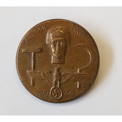 GERMAN TAG DER ARBEIT 1934 TINNIE