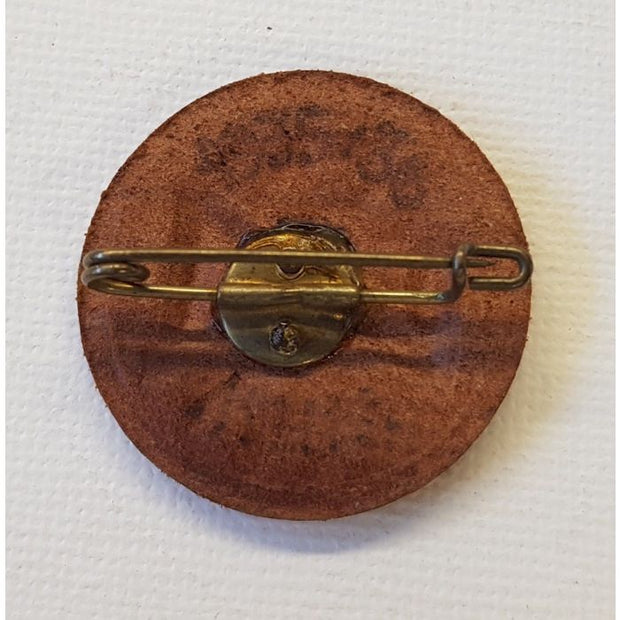 WINTERHILFSWERK REICHSSTRASSENSAMMLUNG / WINTER RELEIF NATIONAL LEATHER RUNE PIN - WHW DONATION PIN