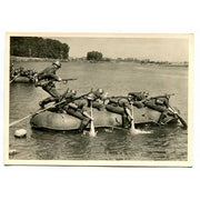 UNSERE WAFFEN-SS POST CARD "WITH RUBBER BOAT ACROSS THE RIVER" SERIES-373