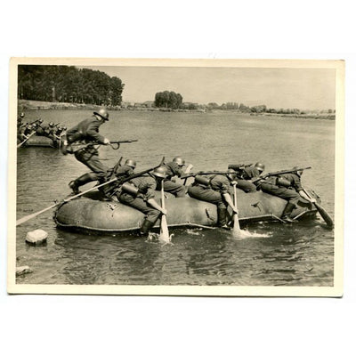 UNSERE WAFFEN-SS POST CARD "WITH RUBBER BOAT ACROSS THE RIVER" SERIES-373