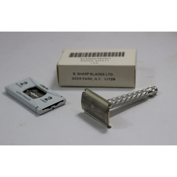 AMERICAN GI VIETNAM ERA SHAVER AND RAZOR BLADES