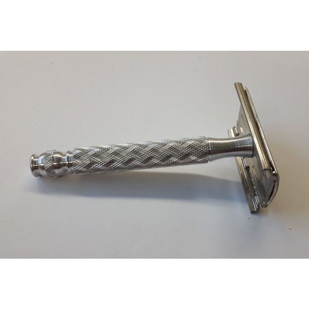 AMERICAN GI VIETNAM ERA SHAVER AND RAZOR BLADES