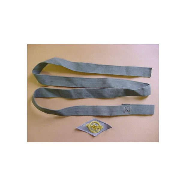 AMERICAN WWII STRAP WEBBING AND RUPTURED DUCK BADGE